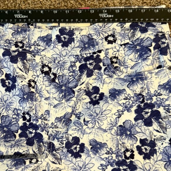 Westbound Pull On Capri Pants Size 16 Mid Rise Blue White Floral Tummy Control - Picture 11 of 16